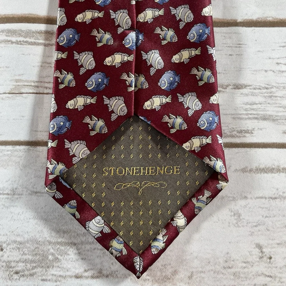 Vintage Stonehenge Men's Silk Necktie Burgundy Red Novelty Print Tie NWOT‎
